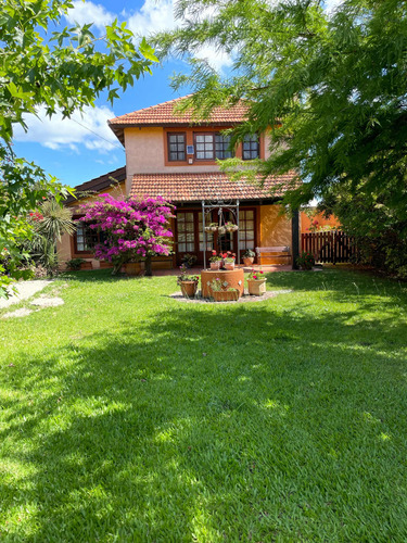 Hermosa Casa De 3 Dormitorios En Balneario Las Flores