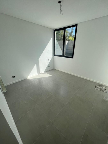Imagen 8 de 13 de Alquiler Duplex 4 Ambientes - Parque Leloir