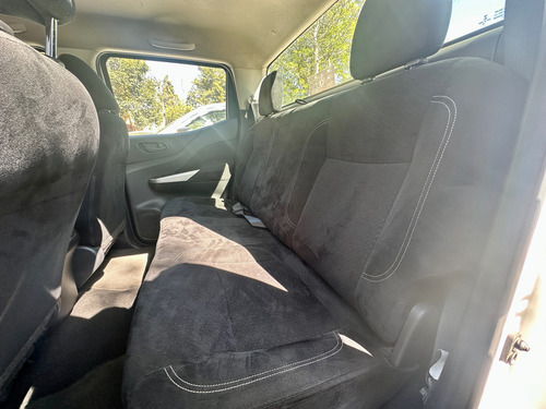 Nissan Np300 2.4 Doble Cabina Se Aa Pack Seg Mt