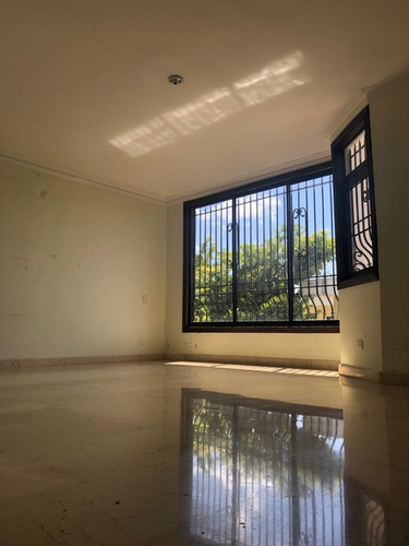 Casa 2 Niveles En Alameda - Res. Privado