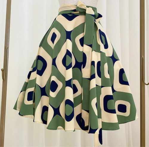 Imagem 2 de 7 de Saia Midi Rodada Envelope Verde Estampada
