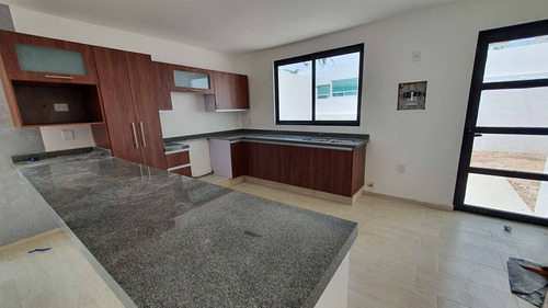 Estrena Casa En Real De Juriquilla, Enorme Jardín, 3 Recamaras, 3.5 Baños, Lujo