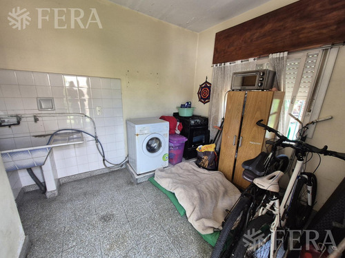 Venta Casa 4 Ambientes Con Cochera Y Jardín En Ezpeleta