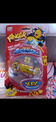 Imagen 3 de 5 de Patineta De Dedo Con Luz Y Accesorios Finger Xfl