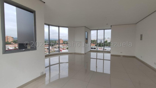 Dalisa Bigott Alquila Oficina Ejecutiva En Torre Esser | 72 M² | 2 Baños, Vista Panorámica, Planta Eléctrica | Barquisimeto #25-2442
