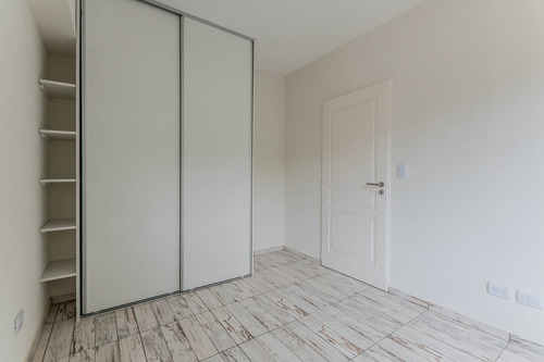 En Venta. Parque Avellaneda. Ph. 3 Amb. Patio Y Terraza Propios. Sin Expensas.