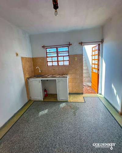 Alquiler Casa 2 Dormitorios Con Opción A 3 Y Balcón Y Patio En Barrio Cerro
