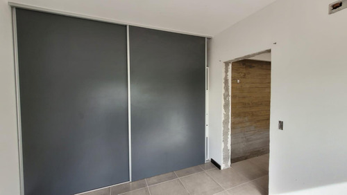 Casa En Arguello 2 Dormitorios, 3 Baños, Patio Con Asador Se Acepta Auto Parte De Pago