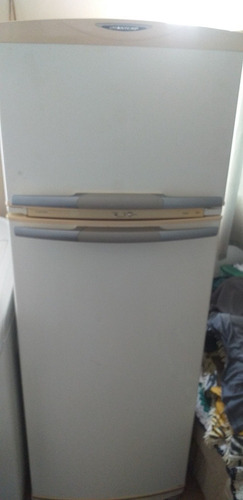 Imagem 1 de 4 de Geladeira Brastemp Frost Free Único Dono Com Manual