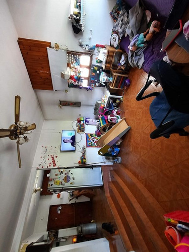 3 Casas En Una Frente A Plaza Y A Pasos De La Laguna. Apta Vivienda Y Dependencias Para Alquilar
