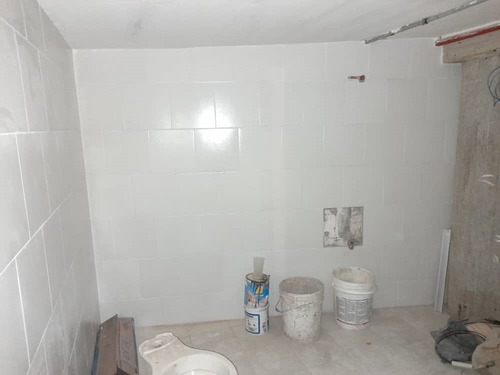 Imagen 2 de 12 de Se Vende Local Comercial En Obra Limpia De 140 Mtrs² En C.c El Recreo, Jfl 04242595983 0412 5437087