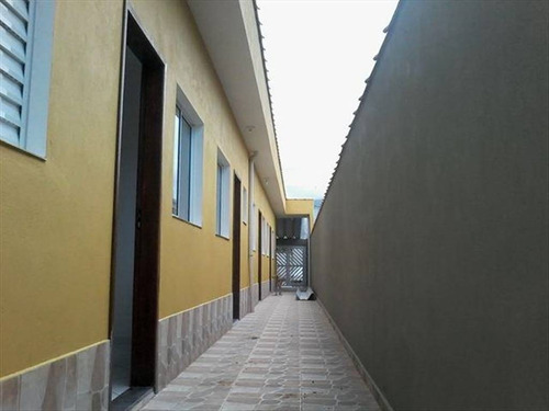 Imagem 10 de 30 de Imóvel Novo Tipo Casa Térrea Em Condominio Fechado Com Excelente Acabamento Com Azulejo Até O Teto Tanto Na Cozinha Como No Banheiro E Moldura De Gesso Nestes Dois Ambientes Janela De Alumínio Cor B