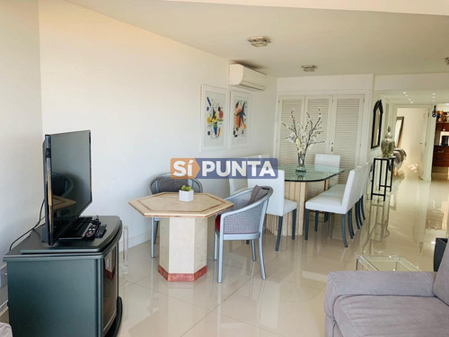 Imagen 8 de 28 de Venta De Apartamento De 2 Dormitorios En Torre Cristal Punta Del Este