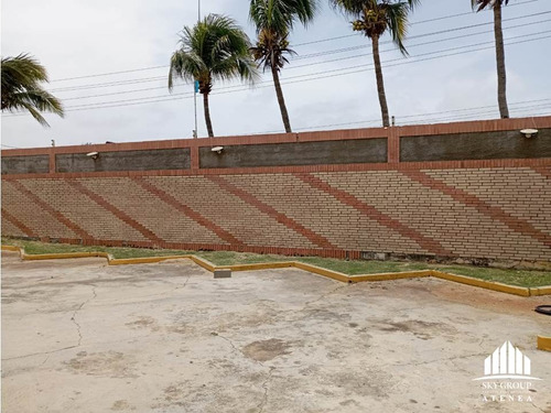 Imagen 11 de 19 de Se Vende Town House En Tucacas, Res. Bucaneros. Salida Directa A La Playa Desde Las Áreas Sociales, Y.l.