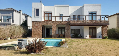 Imagen 2 de 30 de Venta Casa 5 Ambientes Con Piscina En Barrio El Golf - Nordelta.