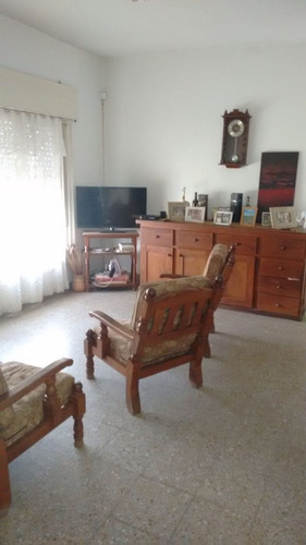 Imagen 2 de 10 de Casa + Local En Venta Malavia 600 Ituzaingo