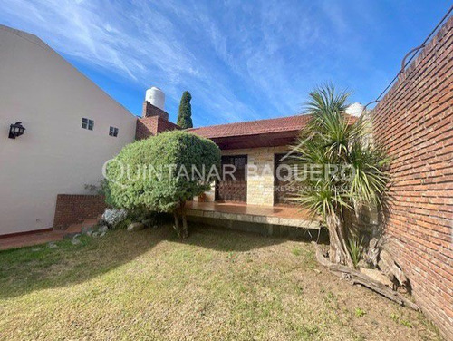 Venta De Casa Con Garage Para 2 Autos En Parque Avellaneda