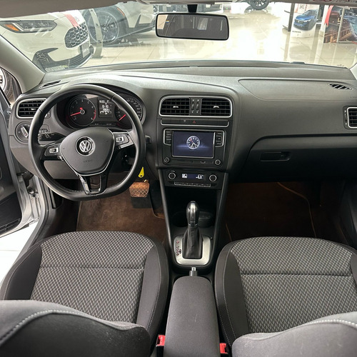 Volkswagen Vento 1.6 Confortline plus AT