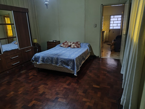 Venta De Casa Con Galpón Y Terreno. Barrio Cura. Rosario