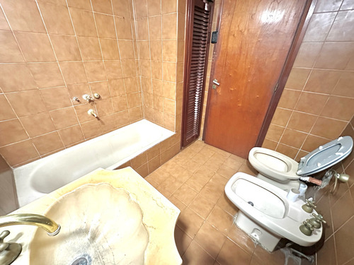 Casa Con Local En Venta De 5 Ambientes En Quilmes Oeste