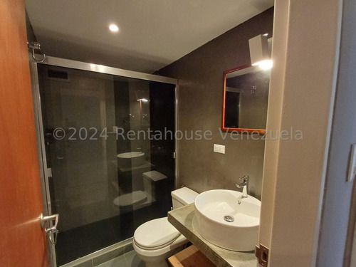 Apartamento En Alquiler En Campo Alegre Caracas. Vr 24-28866