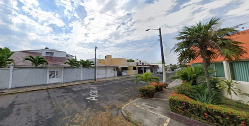 Casa En Venta, Frac. Floresta, Veracruz, Veracruz. 4 Recamaras, 3 Baños, 2 Estacionamientos. ¡¡¡ Remate Bancario !!! -jmjc9