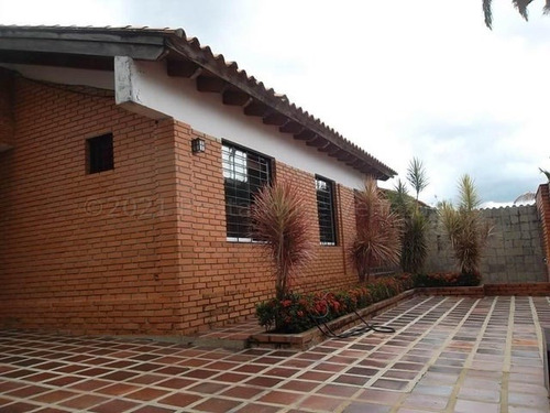 Casa En Venta Trigal Norte Valencia Carabobo Calle Cerrada Amoblada Porton Linea Telefonica Mmmp