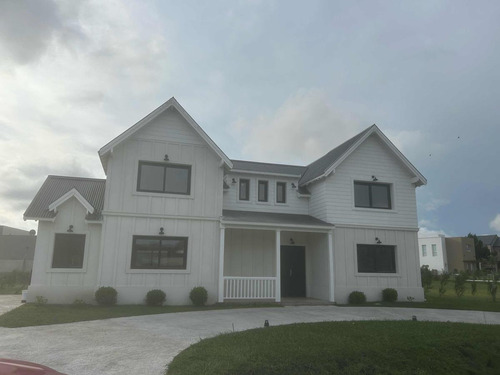 Casa En Venta - 5 Dormitorios 4 Baños - Cochera - 630mts2 - Mar Del Plata