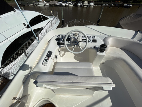 Custon 38 - 2017 - 2 Volvo D4 260 Hp - Mooney Embarcaciones