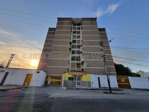 Jip 24-18811. Venta De Moderno Apartamento Totalmente Remodelado En Zona Céntrica. Edificio Frailejón . Maracay