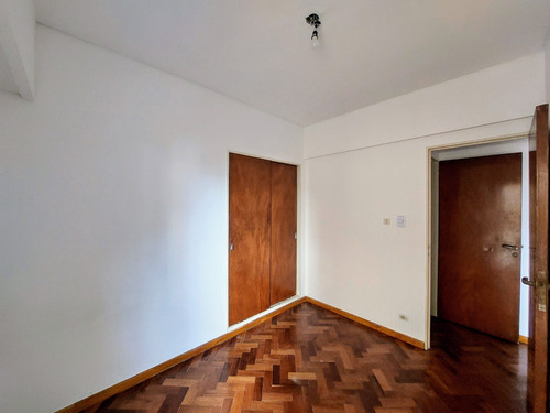 Departamento En Alquiler Con Cochera En Flores