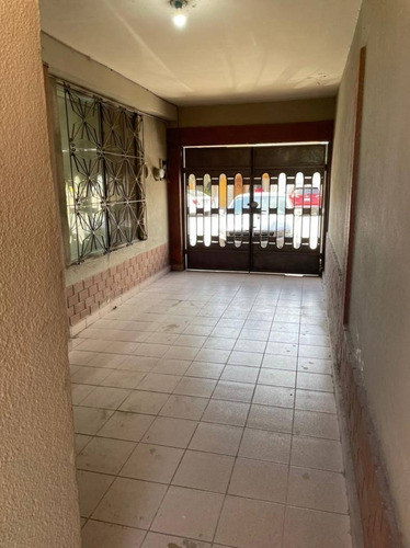 Imagen 12 de 22 de En Venta Casa Muy Amplia Con Departamento Anexo