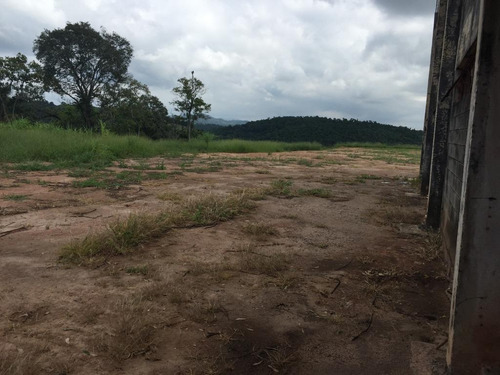 Excelente Oportunidade!!! Área Bruta: 215.960,01m², Sendo 3 Platôs: - Te0018