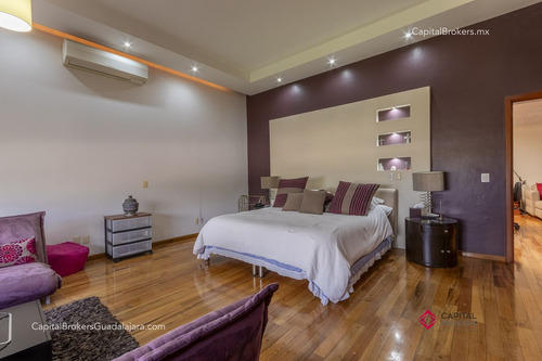 Residencia De Lujo En Venta En Colinas De San Javier, Con Alberca