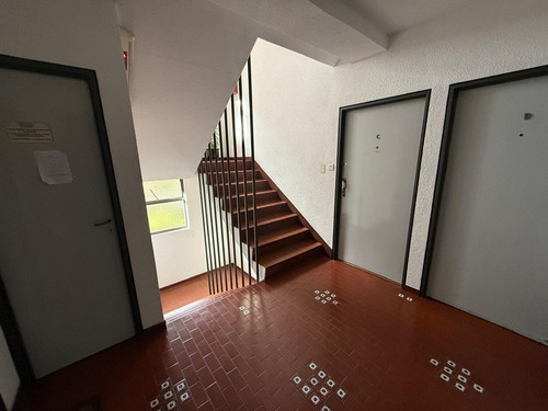 Venta De Departamento 3 Ambientes A Metros Del Centro De Wilde, Excelente Ubicacion.