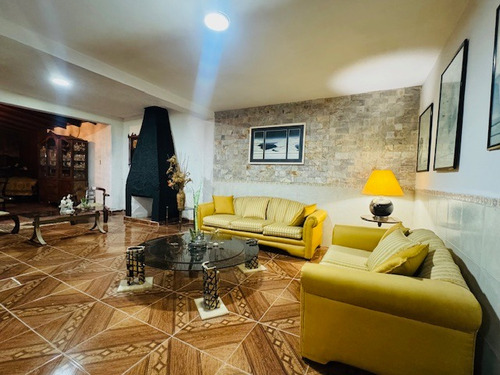 Se Vende Casa En San Antonio De Los Altos 550m2, 5h/5+½b/3p