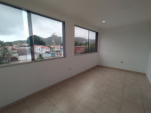 Imagen 8 de 13 de Oficina De Oportunidad Con Vista A La Montaña