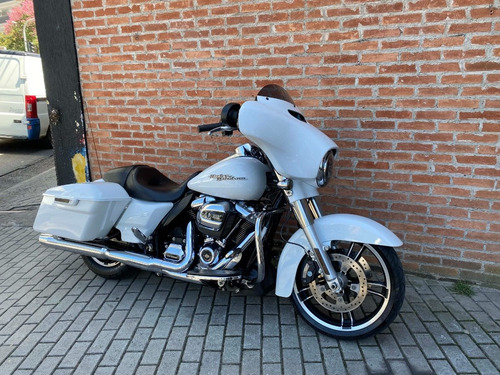 Imagem 2 de 8 de Harley Davidson Street Glide 2017