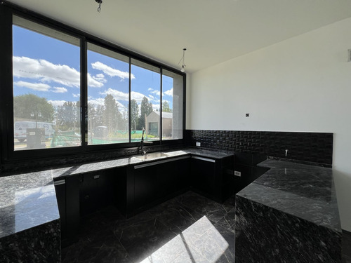 Venta Casa 5 Ambientes A Estrenar En La Magdalena, Canning