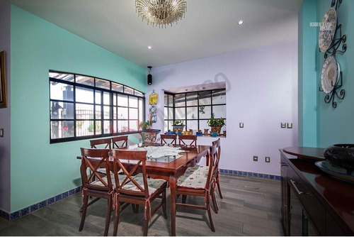 Casa En Venta De Una Planta Autosustentable Y Construida En Dos Lotes En Mayorazgo Residencial.