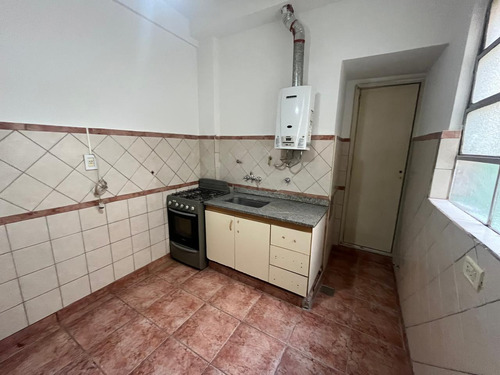 Caballito: 2 Amb. Con Patio Av. Rivadavia Y G.lorca