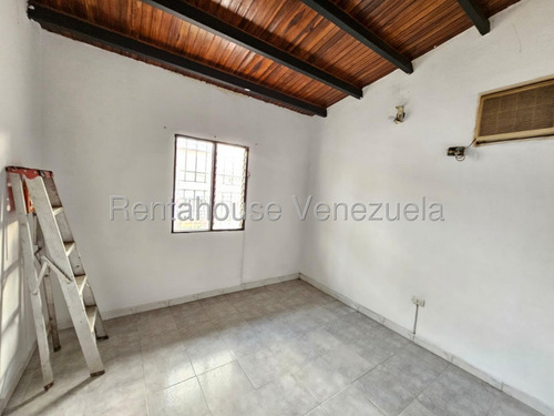 Linda Casa En Venta Urb Los Sauces Prolongación Av Aragua 25-18599 Hc