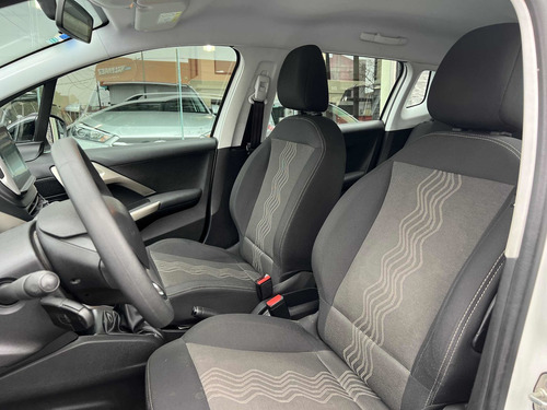 Imagen 11 de 12 de Peugeot 2008 2018 1.6 Allure