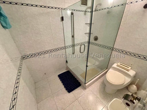Hermosa Casa De Arquitectura Y Acabados De Lujos ,en Venta Ubicada En Los Chorros 24-4385