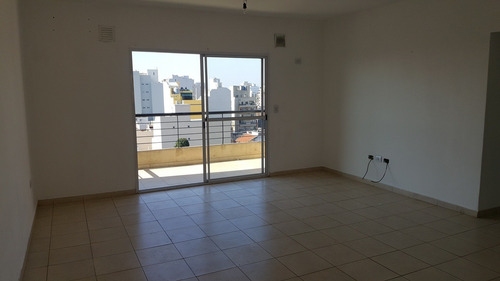 Imagen 5 de 14 de Venta Departamento Semipiso 2 Amb C/ Balcon V. Pueyrredon