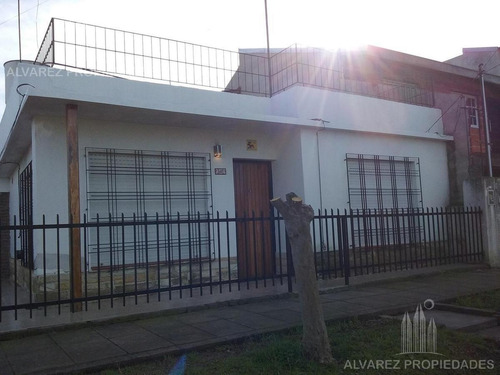 Imagen 4 de 16 de Venta De Casa En Castelar Norte - 3 Ambientes