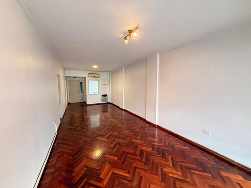 Departamento De Categoría De 3 Dormitorios + Dependencia Y Cochera En Las Heras Al 300, Barrio Sur