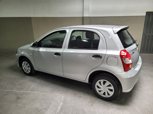 Imagen 11 de 18 de Toyota Etios 2017 1.5 X Famaautos