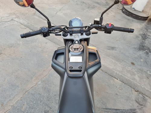 Husqvarna Svartpilen 200