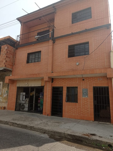 Danaee. Venta De Edificio, Con Dos Locales Comerciales Y Casa A Remodelar. Negociable